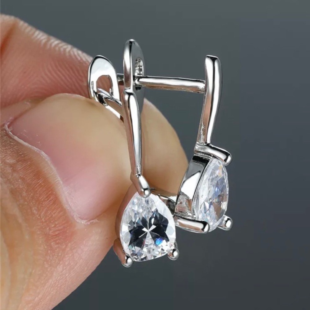 NEW STUD 925 STERLING SILVER DIAMOND EARRINGS